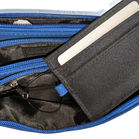 Mundi 3 Zipper Wristlet Wallet - Picture 4 of 6